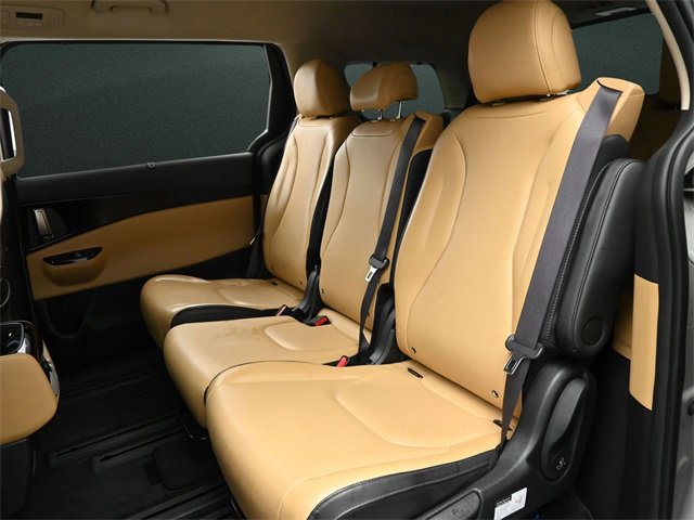 Used 2022 Kia Carnival EX image 13