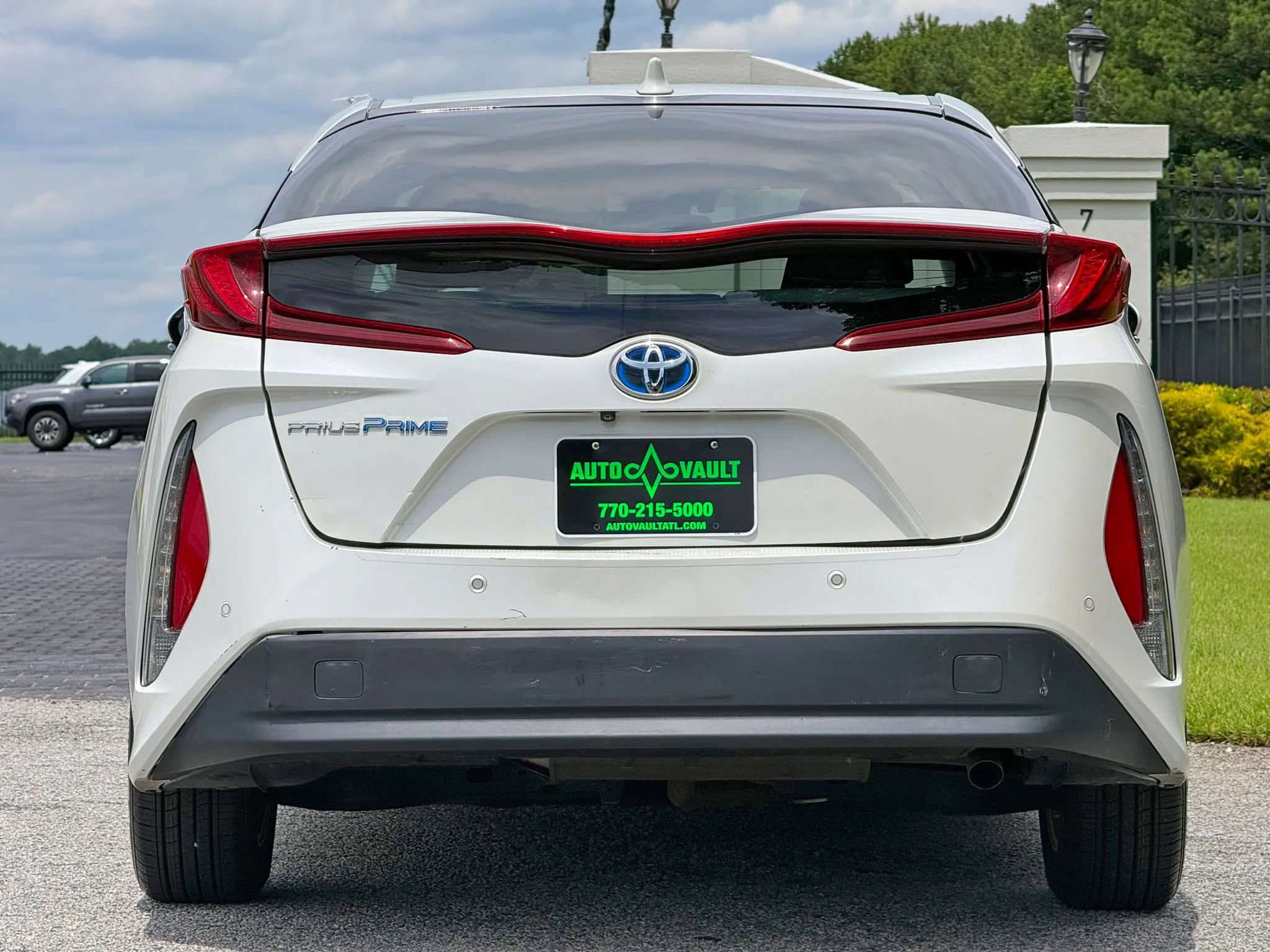 Used 2017 Toyota Prius Prime Advanced FWD image 10