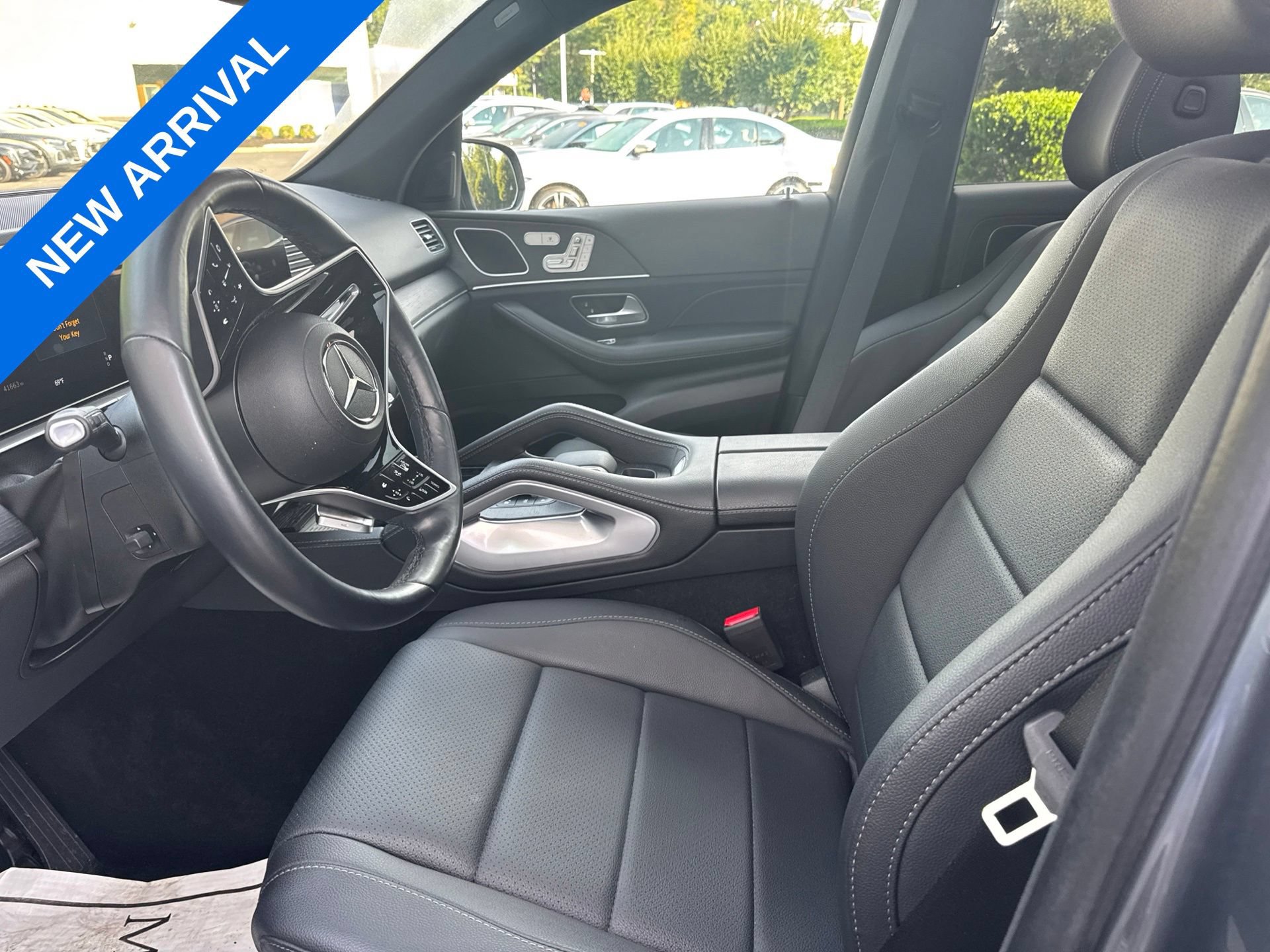 Used 2024 Mercedes-Benz GLE 350 4MATIC w/ AMG Line Exterior image 6