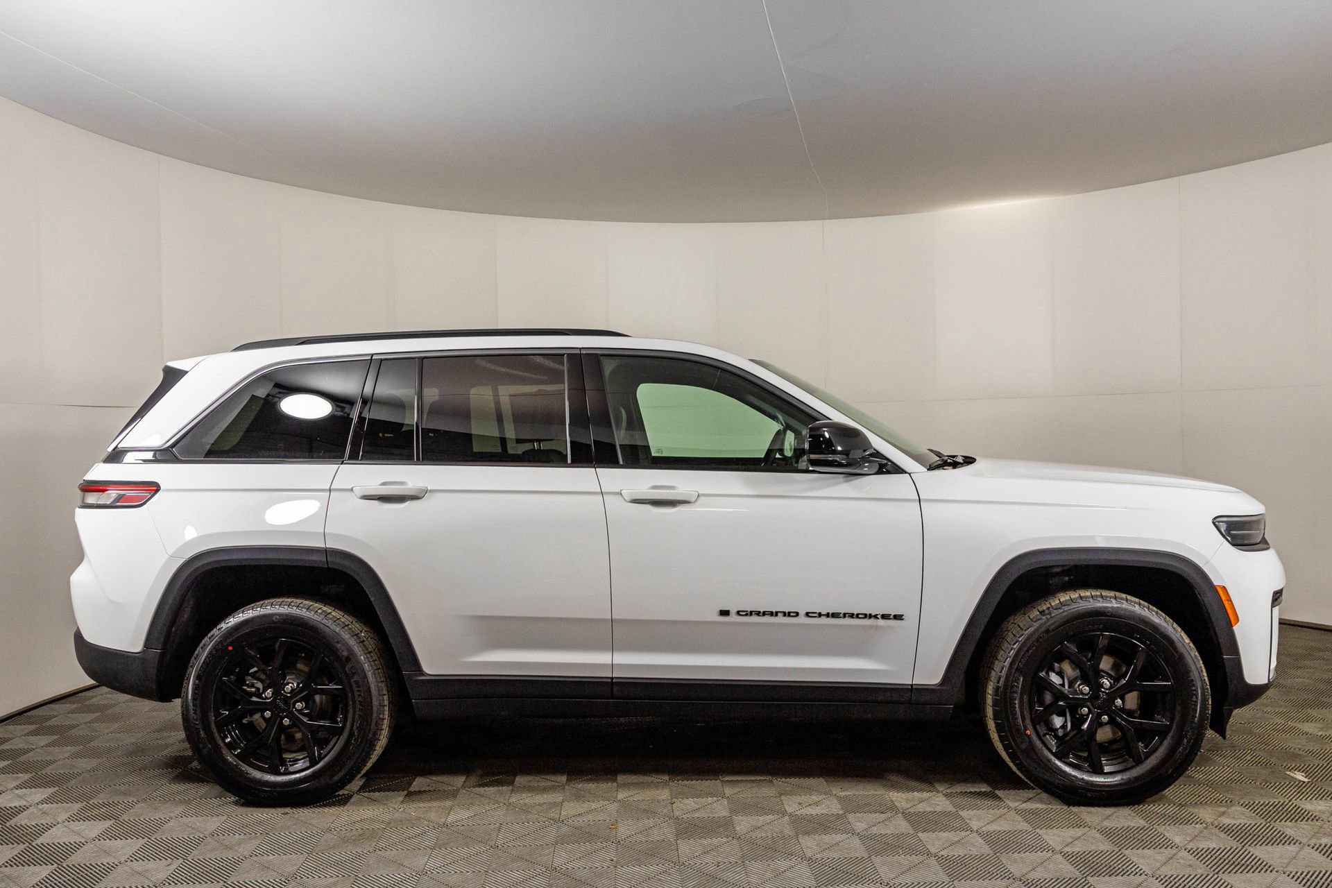 New 2026 Jeep Grand Cherokee Altitude image 15