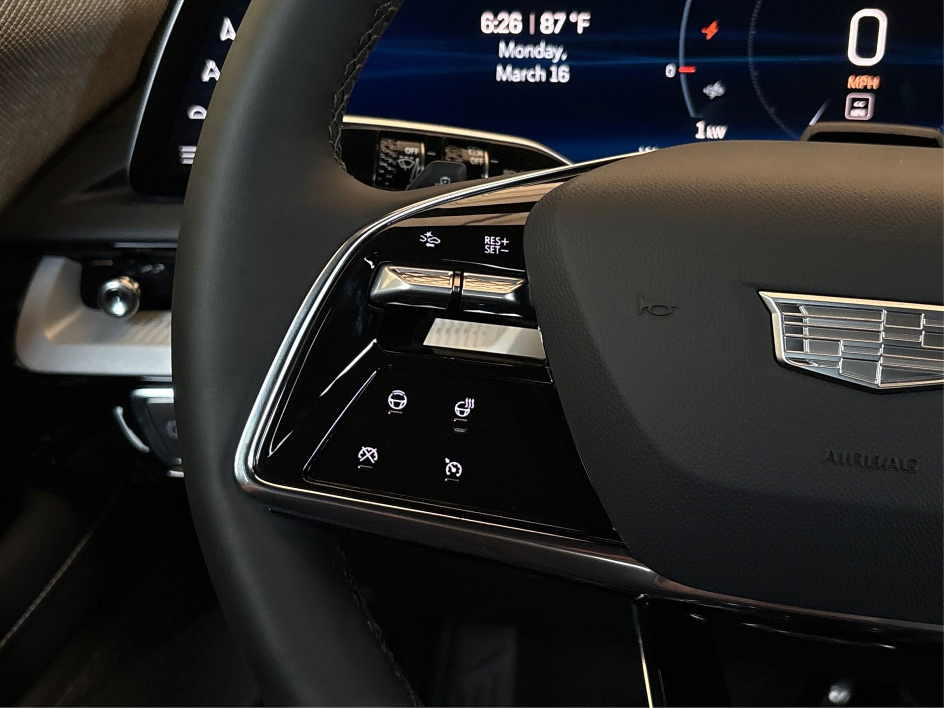 New 2026 Cadillac Optiq Luxury 1 image 28