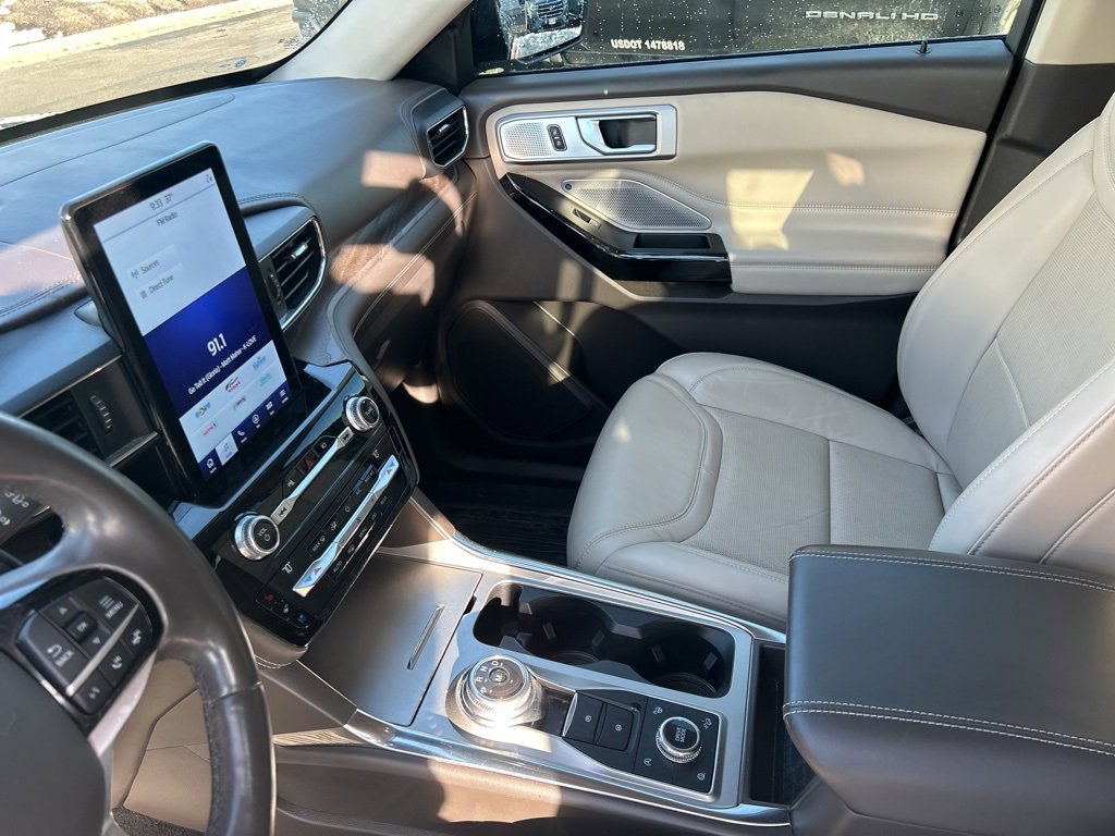 Used 2021 Ford Explorer Platinum w/ Equipment Group 601A image 9