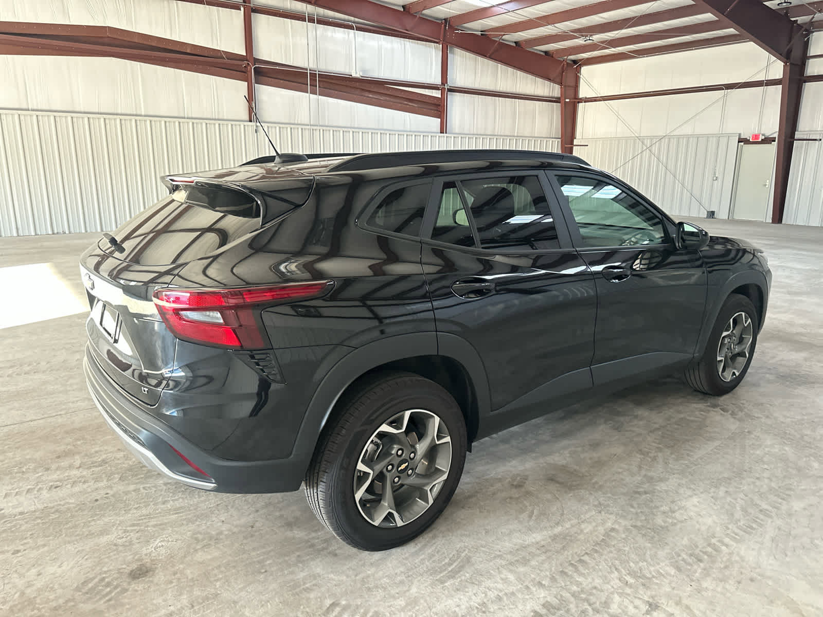 Used 2025 Chevrolet Trax LT FWD image 5