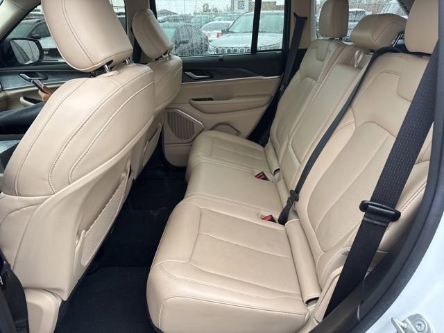 Used 2022 Jeep Grand Cherokee Limited w/ Luxury Tech Group II image 30