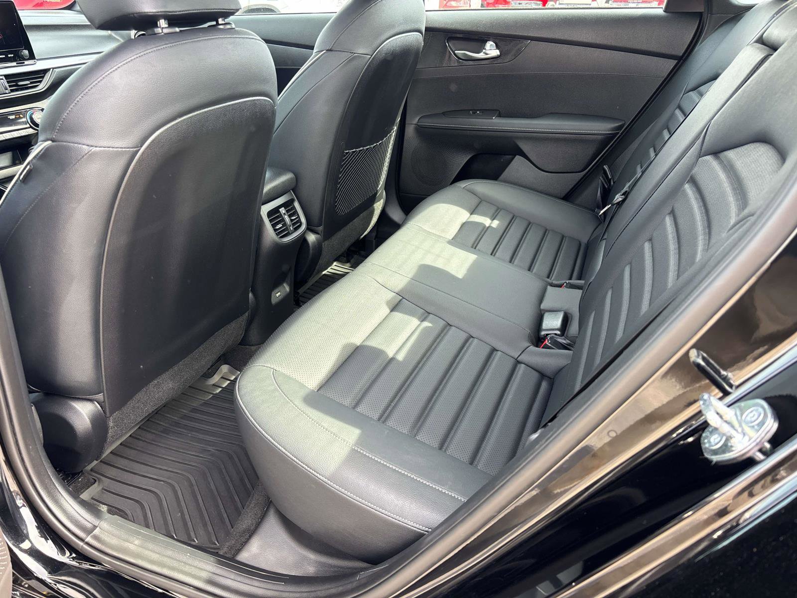 Used 2023 Kia Forte GT-Line w/ GT-Line Premium Package image 9