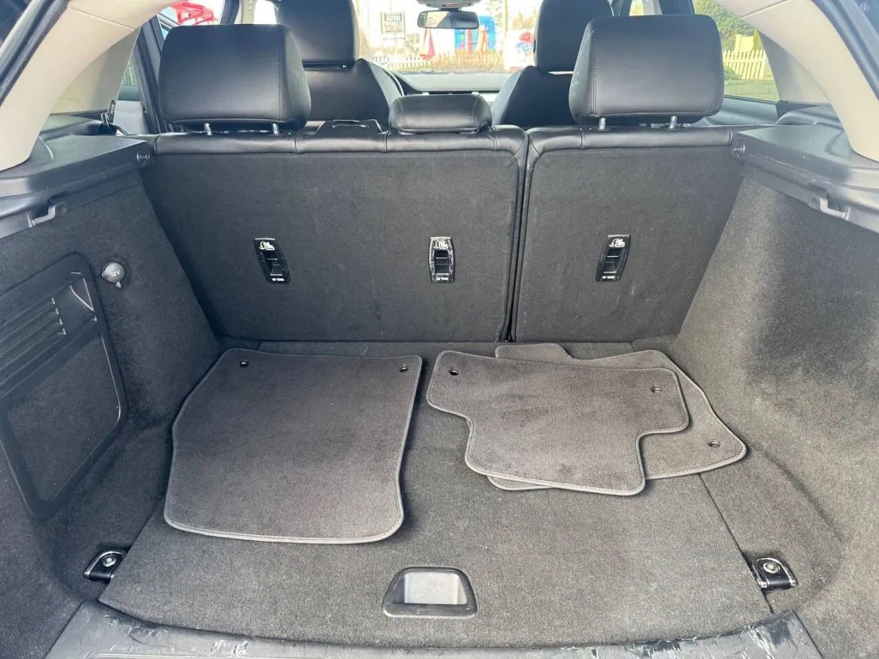 Used 2017 Land Rover Range Rover Evoque SE image 29