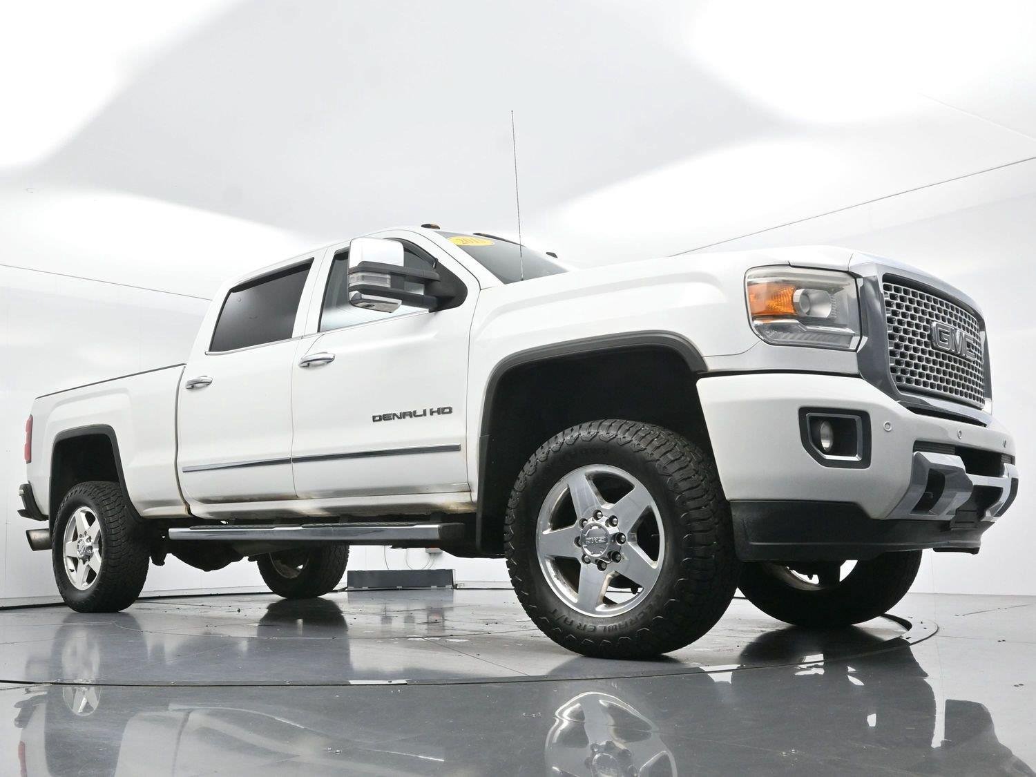 Used 2015 GMC Sierra 2500 Denali w/ Duramax Plus Package AWD/4WD image 43