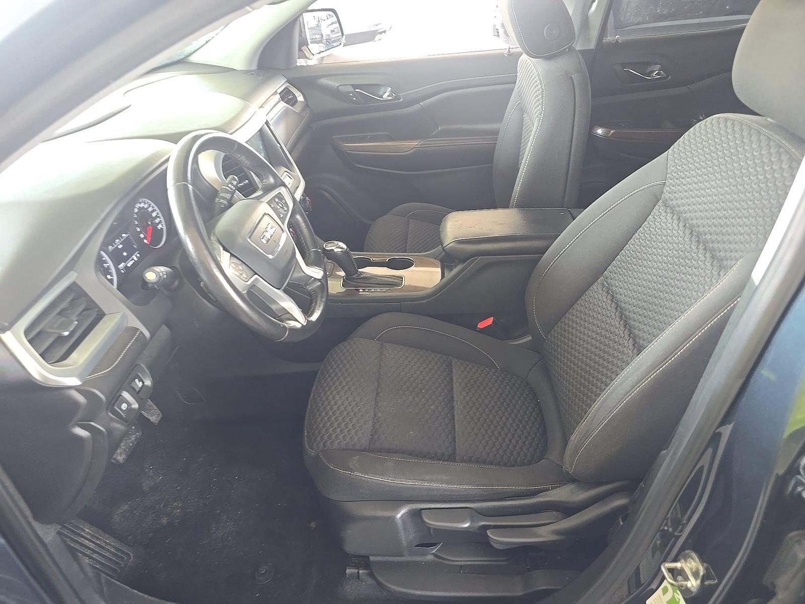 Used 2019 GMC Acadia SLE w/ LPO, Black Accent Package FWD image 10