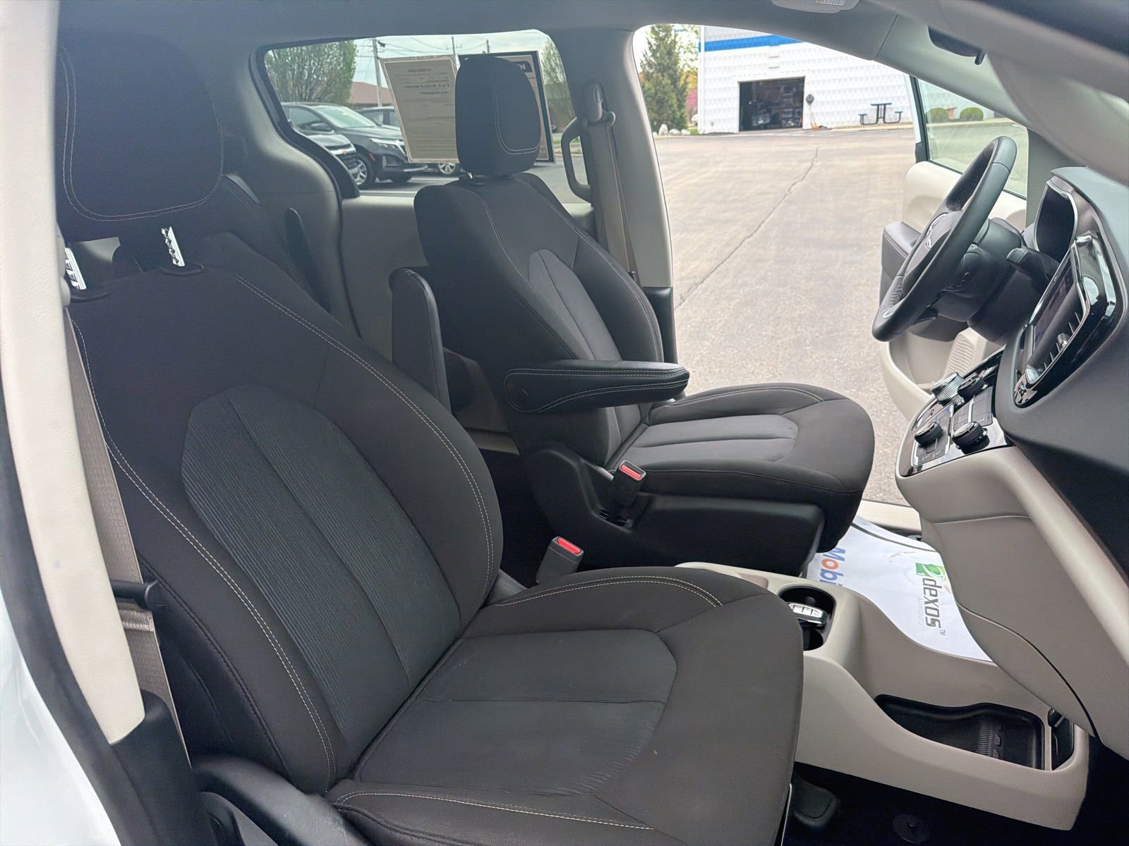 Used 2023 Chrysler Voyager LX FWD image 30