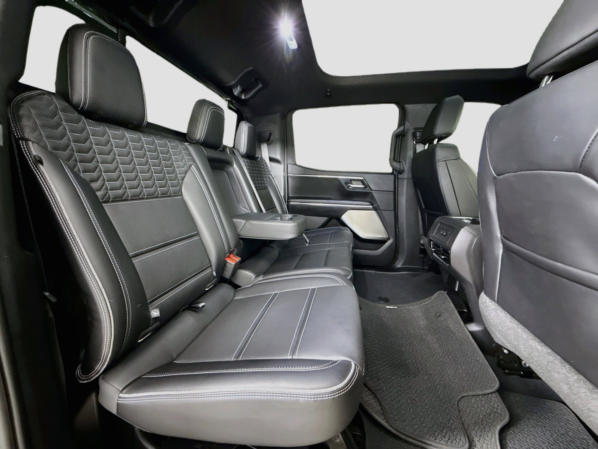 Used 2025 GMC Sierra EV Denali AWD/4WD image 29