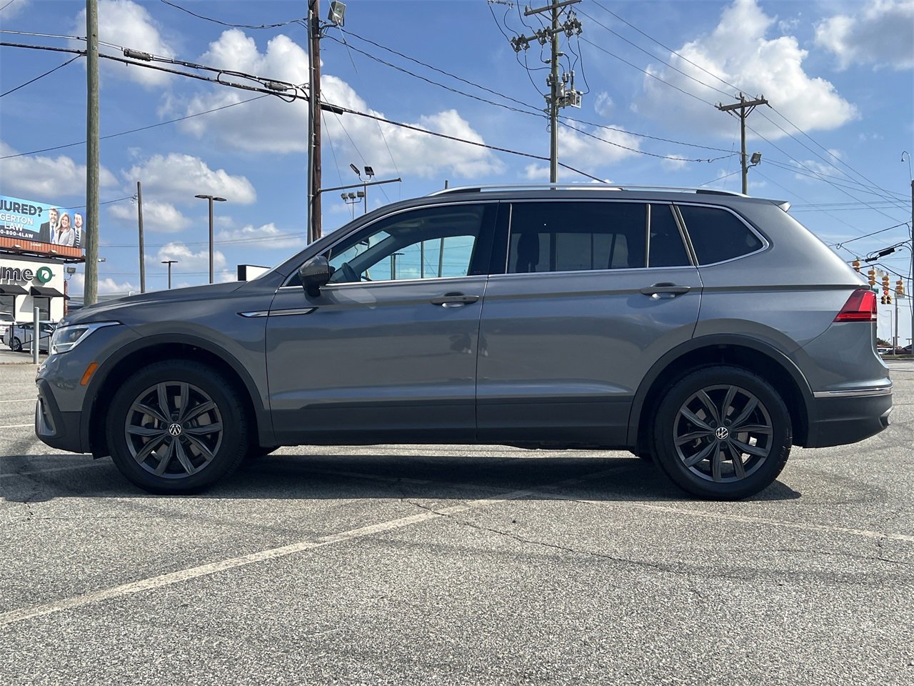 Used 2023 Volkswagen Tiguan SE image 23