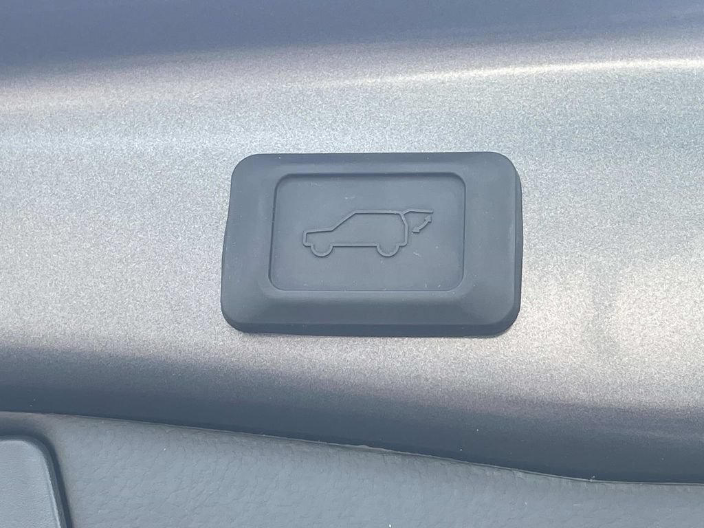 Used 2025 Toyota RAV4 XLE w/ Convenience Package AWD/4WD image 12