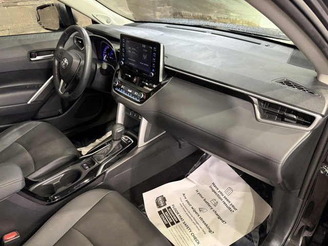 Used 2022 Toyota Corolla Cross XLE w/ Convenience Package image 27