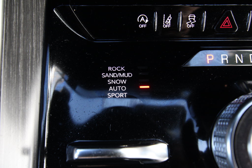 Used 2023 Jeep Wagoneer Series III w/ Preferred Equipment Group AWD/4WD image 29