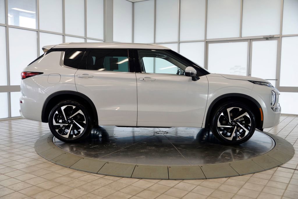 Used 2023 Mitsubishi Outlander SEL image 9