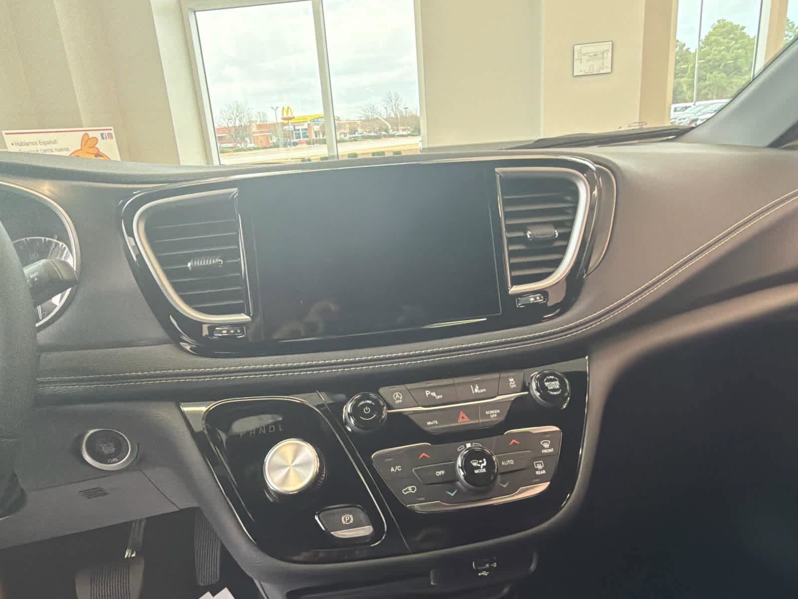 New 2026 Chrysler Pacifica Select image 54