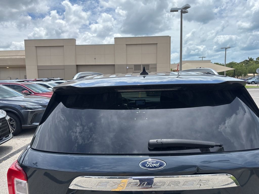Used 2023 Ford Explorer Limited w/ Equipment Group 301A RWD image 8