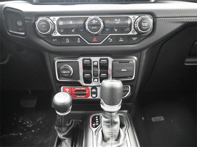 Used 2024 Jeep Wrangler Unlimited Rubicon w/ Technology Group image 13