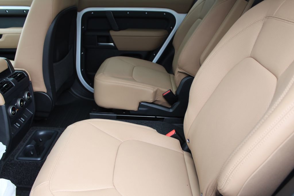 New 2026 Land Rover Defender 130 X-Dynamic SE image 20