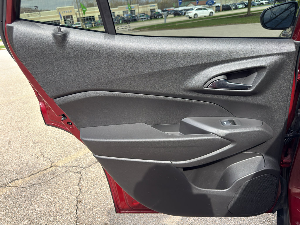 Used 2024 Chevrolet Trax RS w/ Sunroof Package FWD image 18