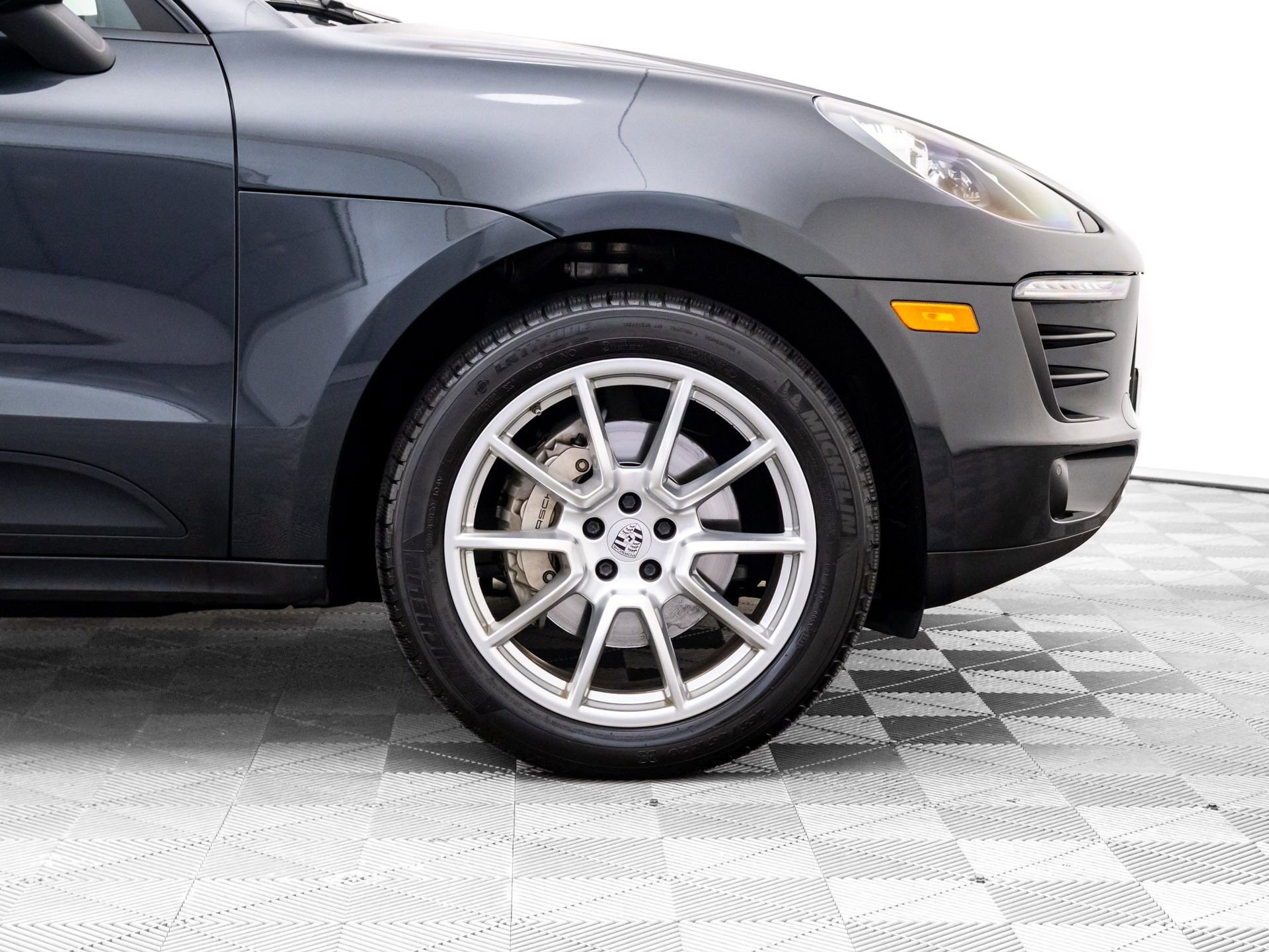 Used 2017 Porsche Macan S image 34