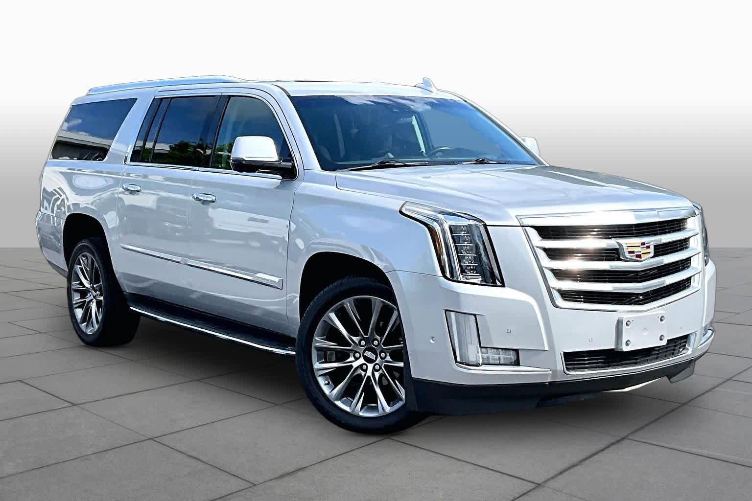 Used 2019 Cadillac Escalade ESV Luxury AWD/4WD image 3