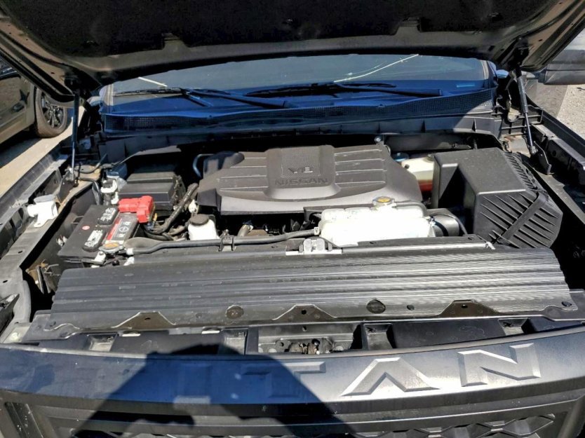 Used 2023 Nissan Titan PRO-4X image 9