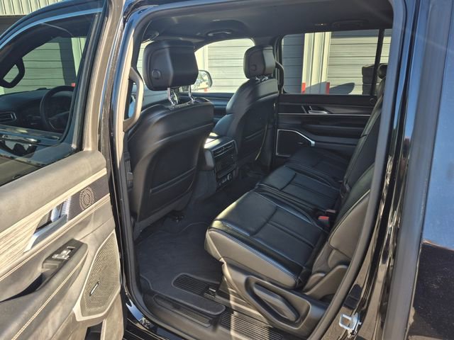 Used 2024 Jeep Wagoneer Series II w/ Flexible Seating Group RWD image 13