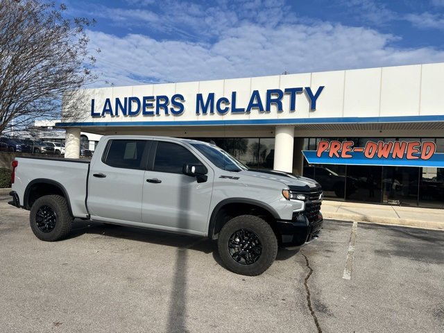 Used 2025 Chevrolet Silverado 1500 ZR2 w/ Dark Appearance Package image 1