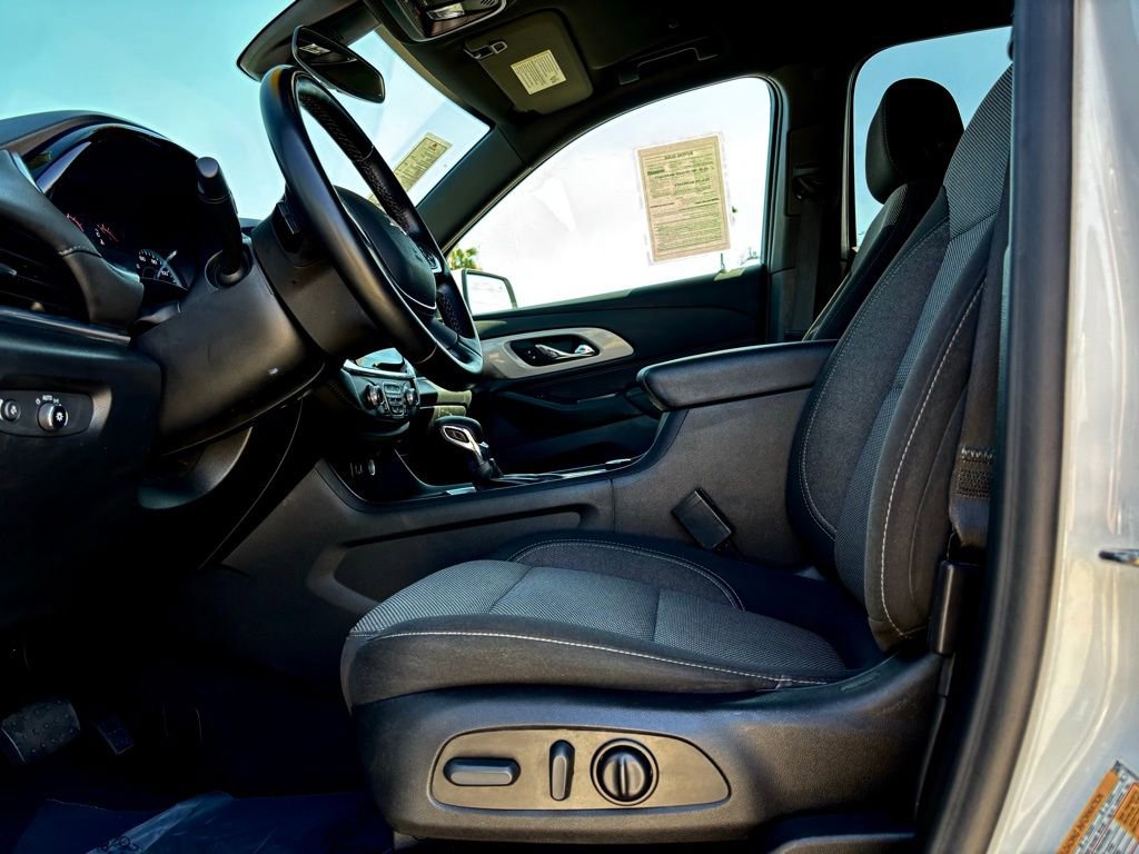 Used 2023 Chevrolet Traverse LT image 12