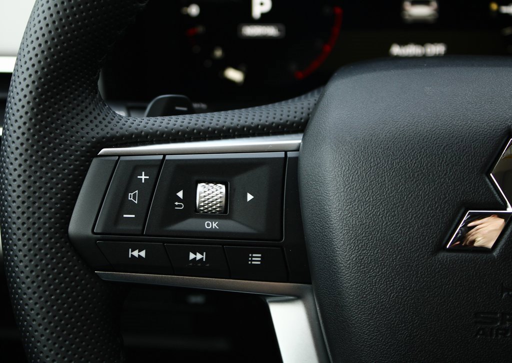 New 2025 Mitsubishi Outlander SE image 17