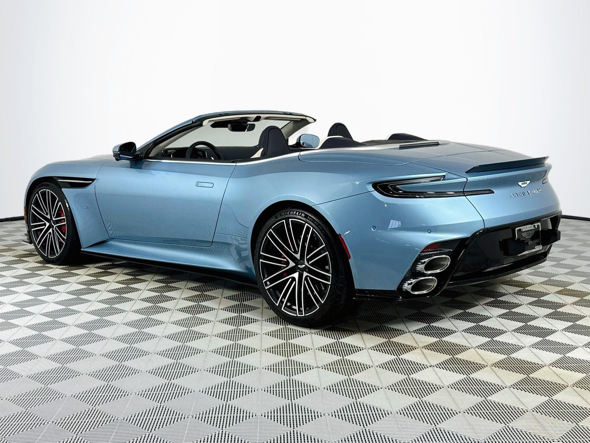 Used 2026 Aston Martin DB12 Convertible RWD image 2