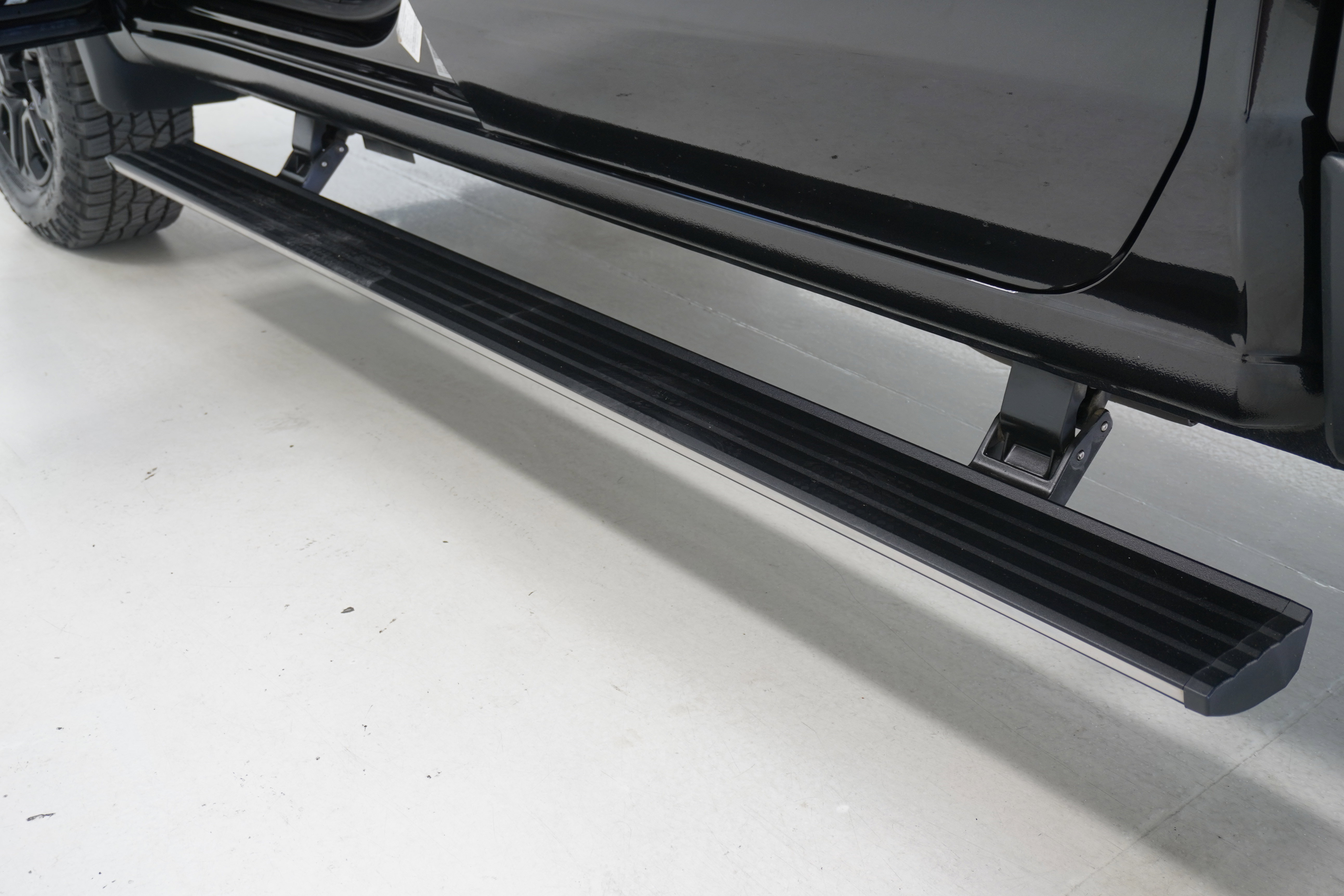 Used 2023 GMC Sierra 3500 Denali w/ Denali Black Diamond Edition image 8