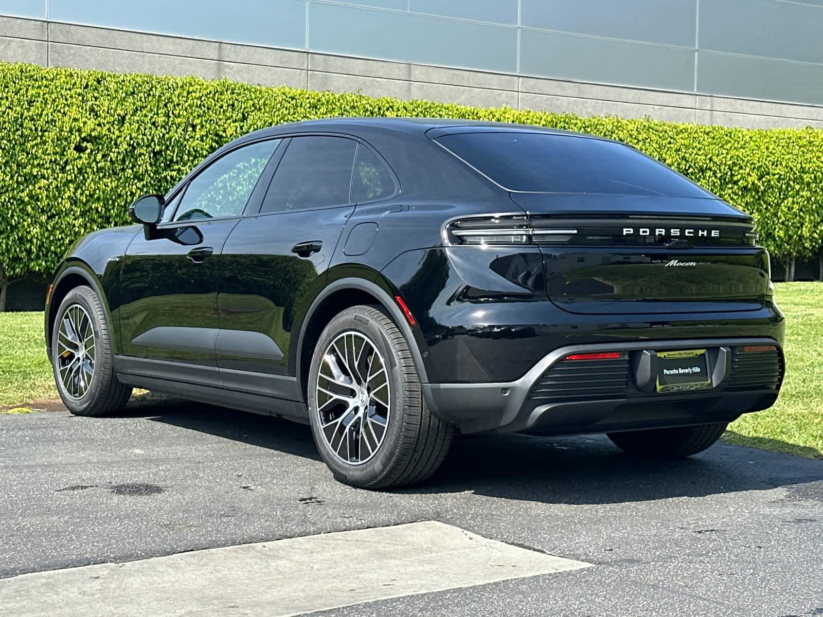 New 2026 Porsche Macan Electric RWD image 3
