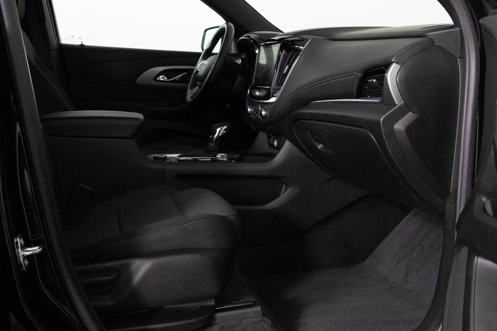 Used 2023 Chevrolet Traverse LT image 38