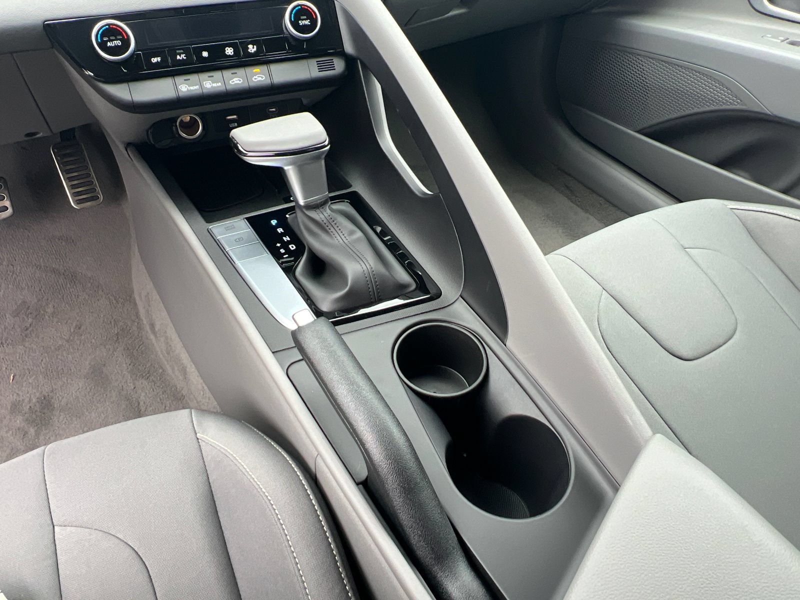 New 2026 Hyundai Elantra Sport FWD image 31
