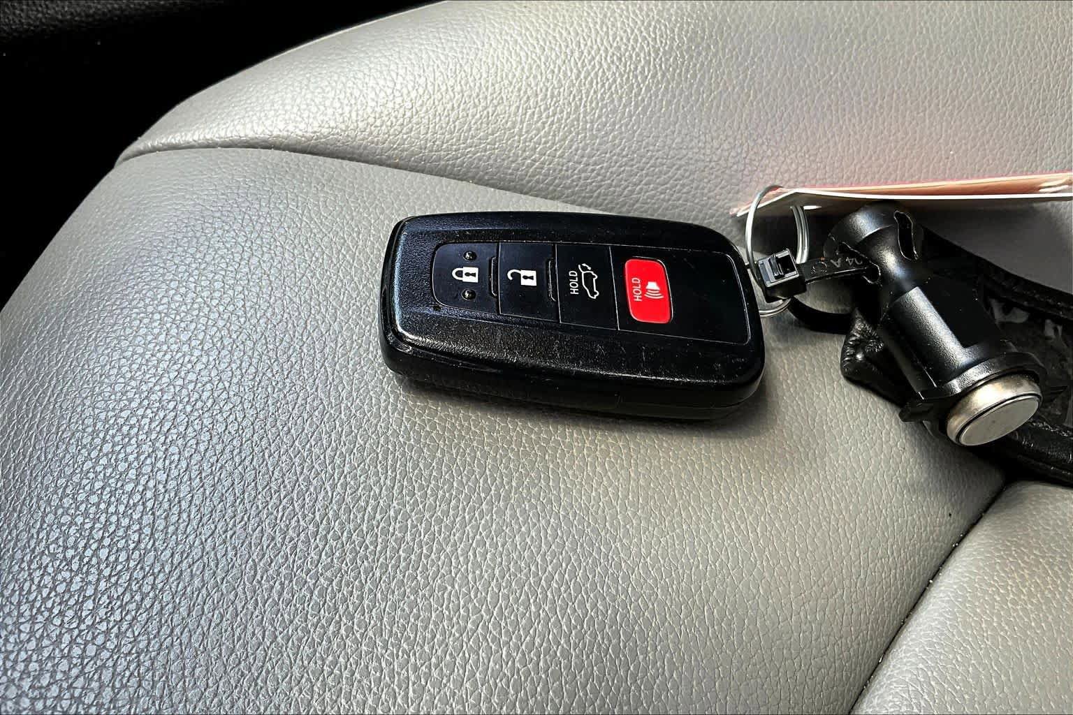 Used 2020 Toyota Highlander XLE FWD image 15