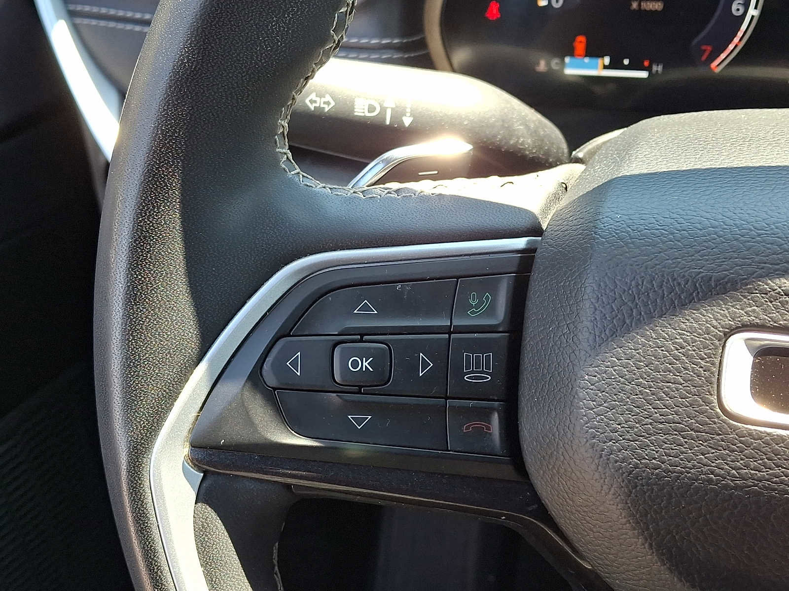 Used 2023 Jeep Grand Cherokee L Laredo AWD/4WD image 25