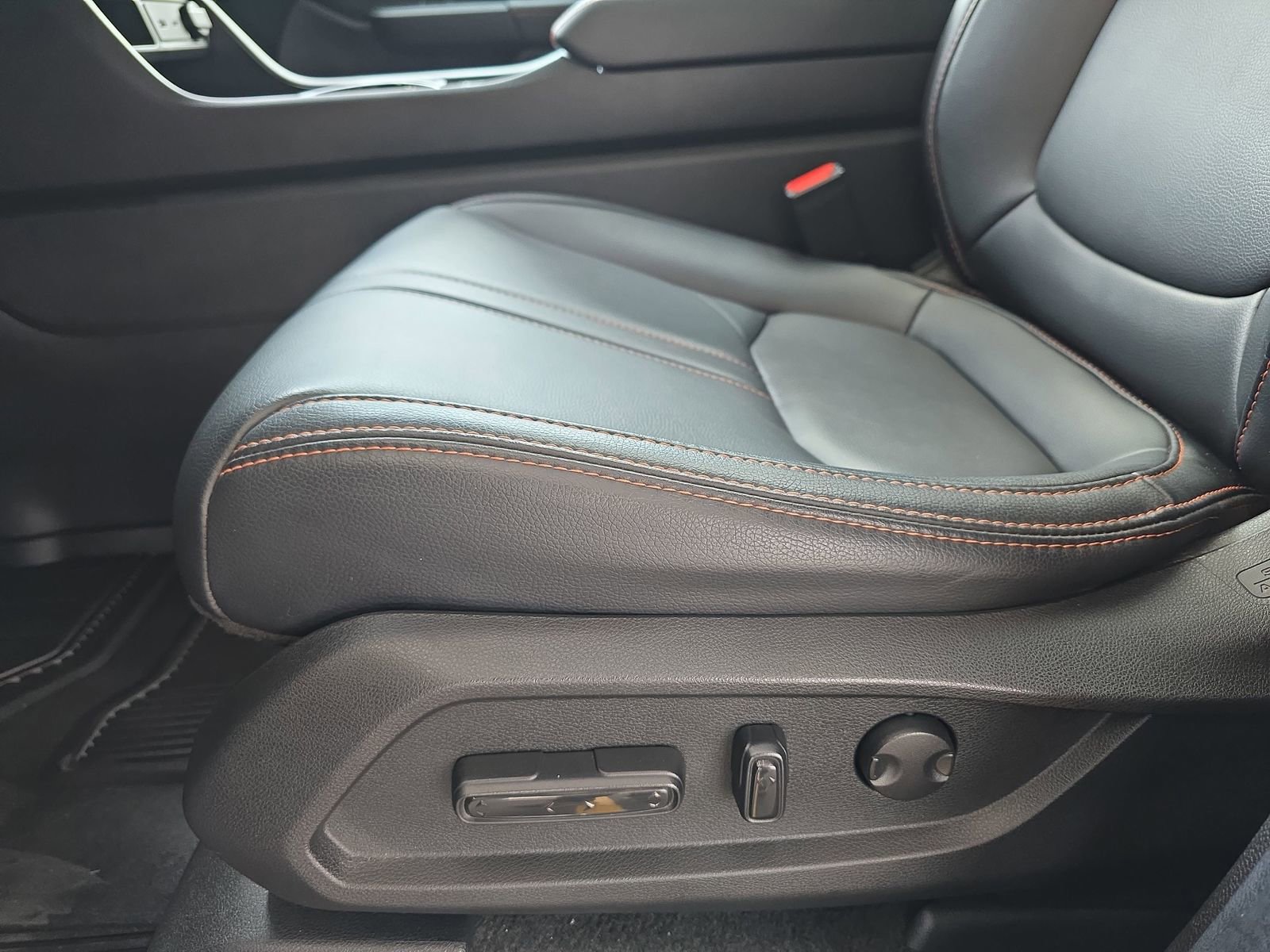 Certified 2025 Honda Pilot TrailSport image 32