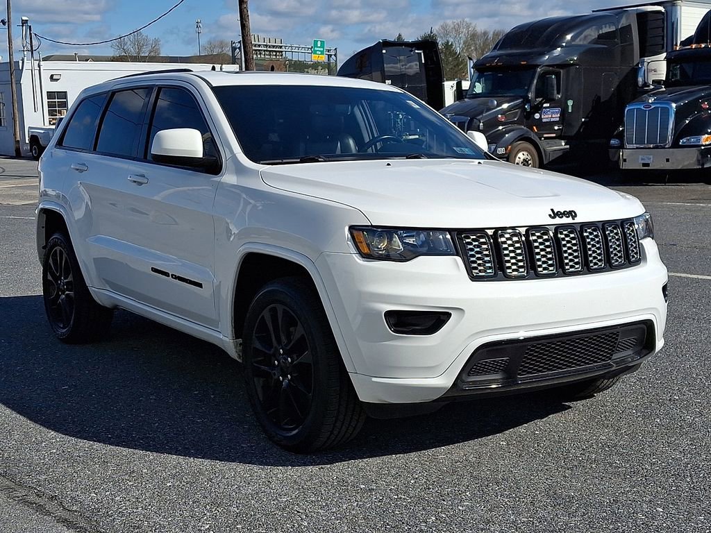 Used 2020 Jeep Grand Cherokee Altitude image 3