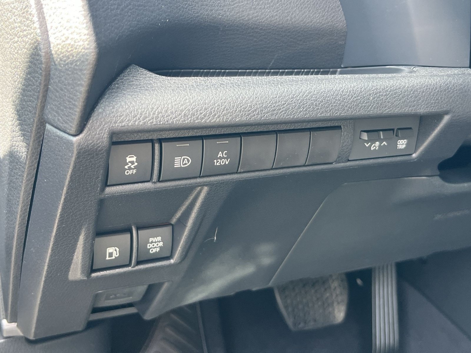 New 2026 Toyota Sienna XLE Woodland Edition AWD/4WD image 23