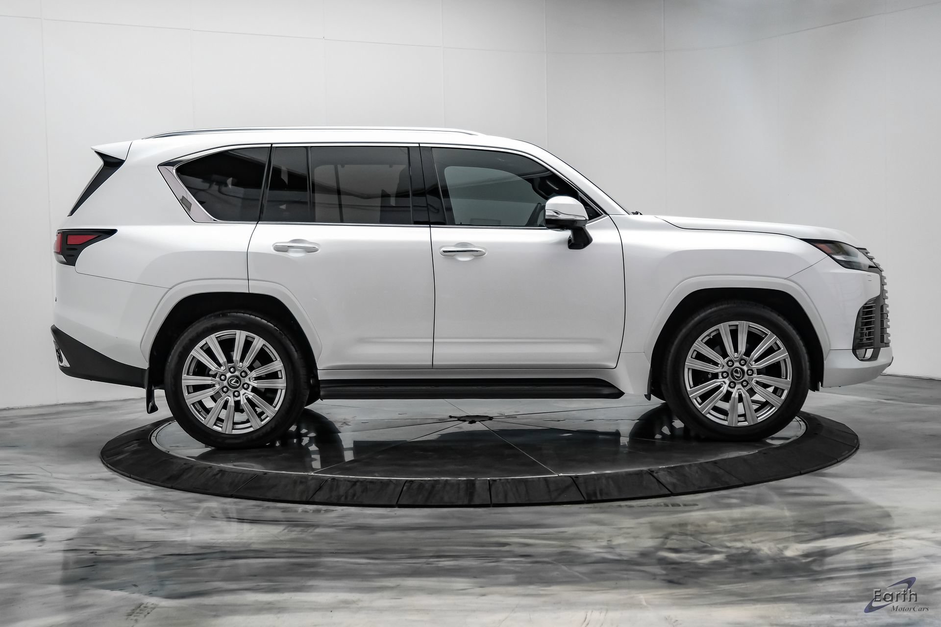 Used 2023 Lexus LX 600 4WD w/ Accessory Package (Z1) image 20