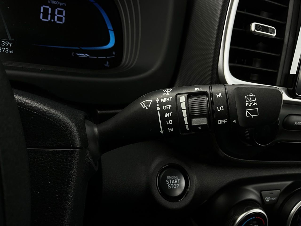 Used 2025 Hyundai Venue SEL image 37