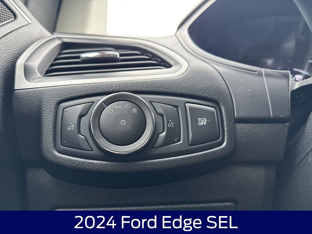 Used 2024 Ford Edge SEL image 25