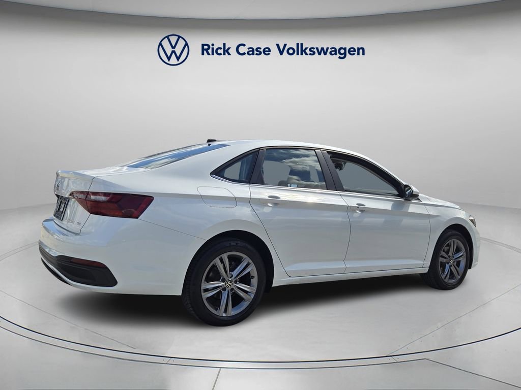 Used 2023 Volkswagen Jetta SE image 7