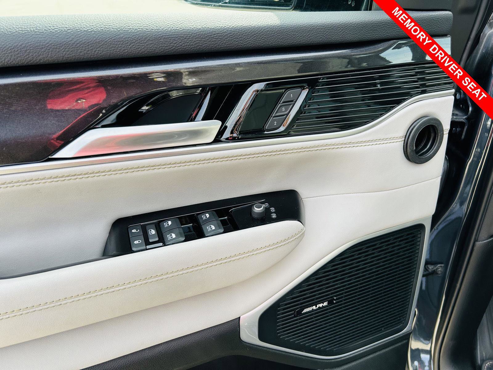 Used 2024 Jeep Wagoneer L 4WD w/ HD Trailer Tow Package image 15