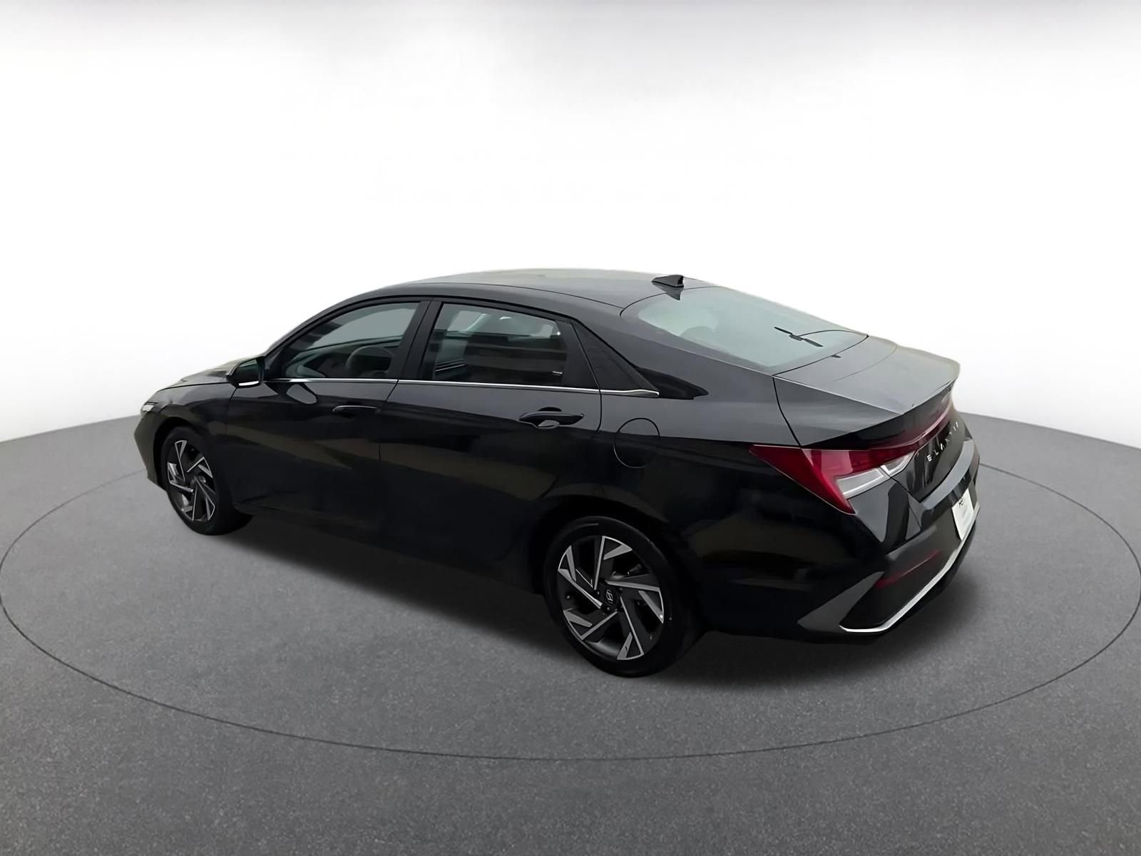 Used 2025 Hyundai Elantra SEL image 15