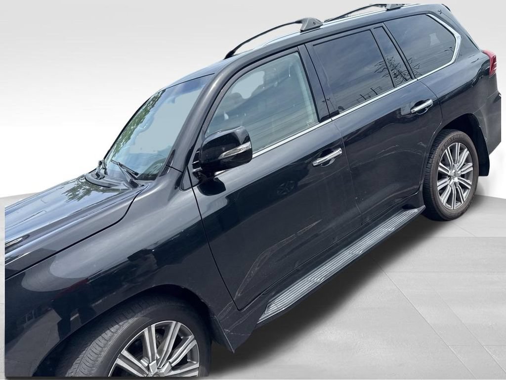 Used 2017 Lexus LX 570 4WD w/ Luxury Package image 3