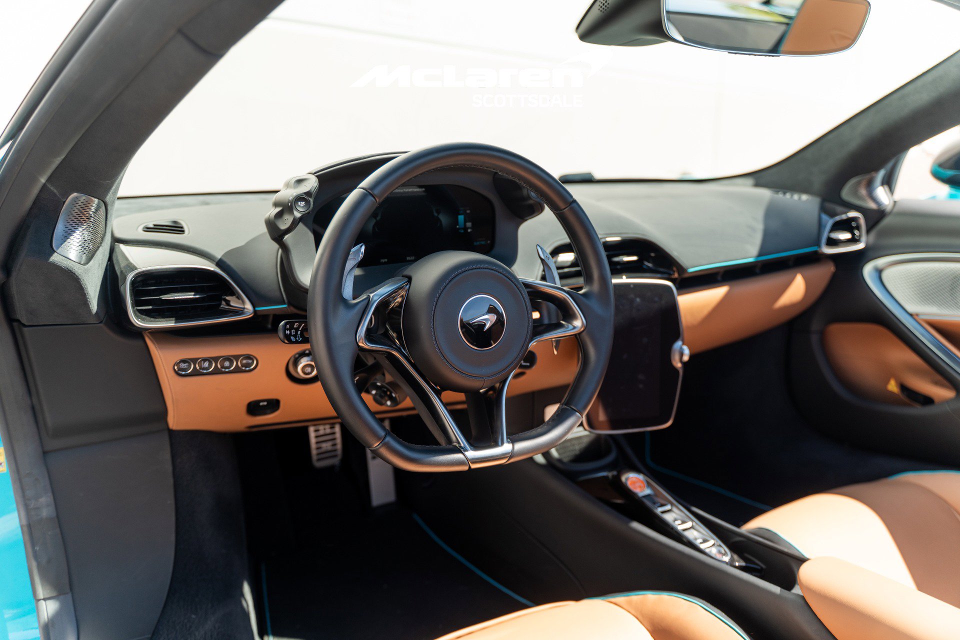 Used 2025 McLaren Artura Spider image 13