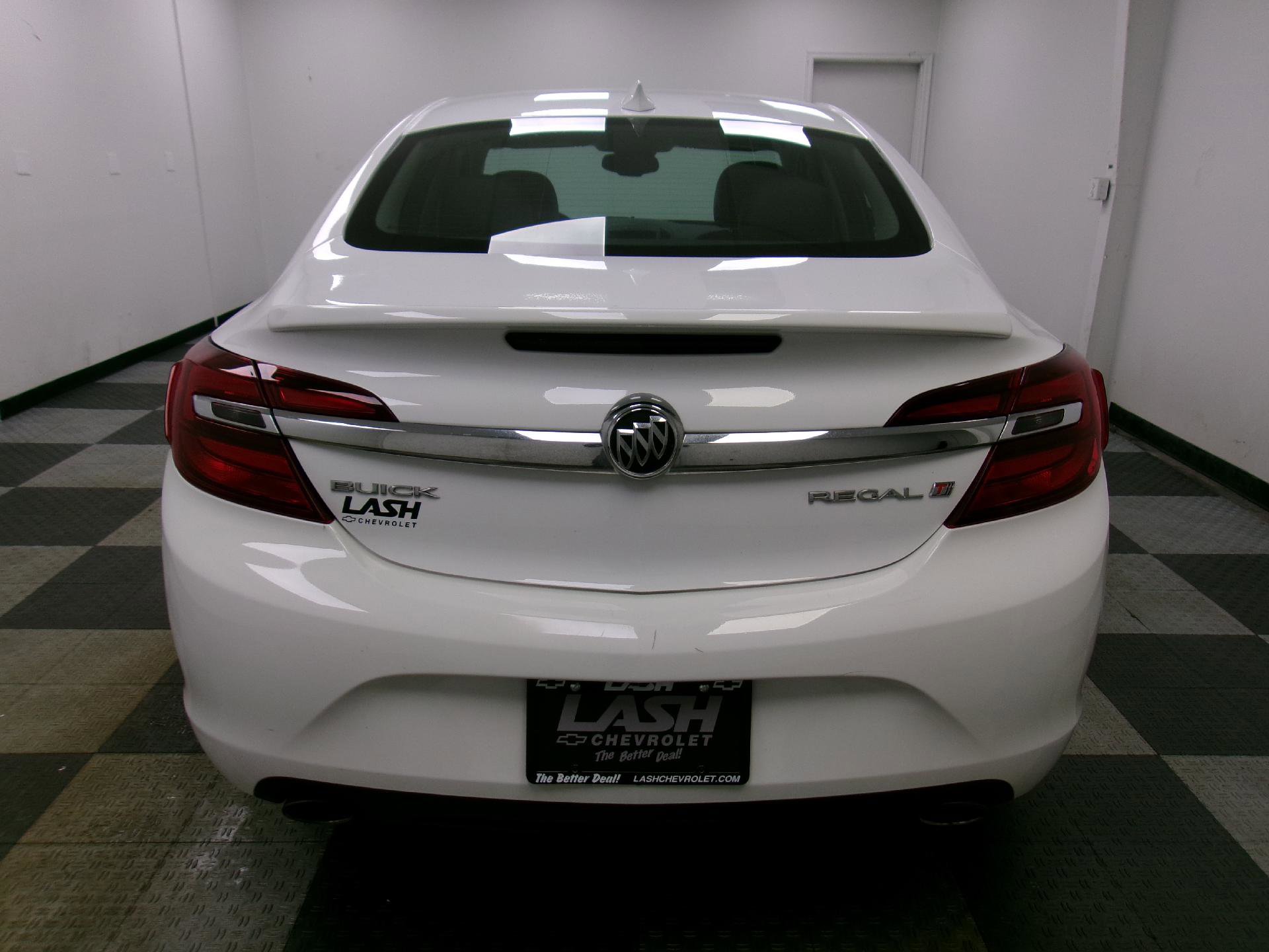 Used 2017 Buick Regal Sport Touring image 12